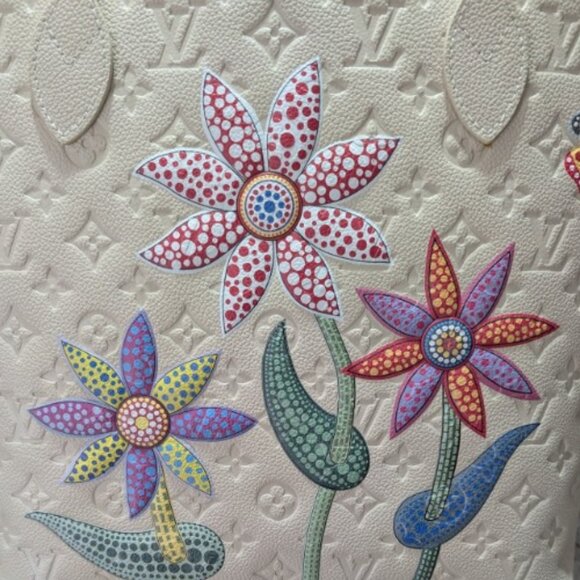 XL FASHION Tote in a Gorgeous and Stunning Cream Genuine Leather with POUCH! - Picture 1 of 14